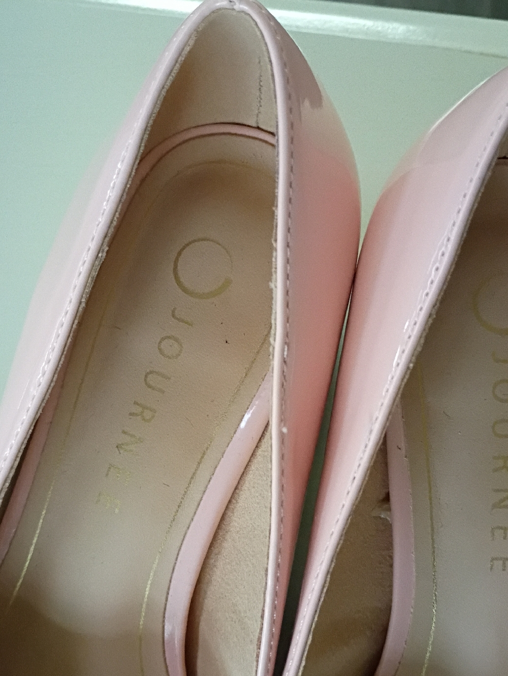 Journee Collection Pale Pink Patent Round-Toe Heels - Picture 4 of 5
